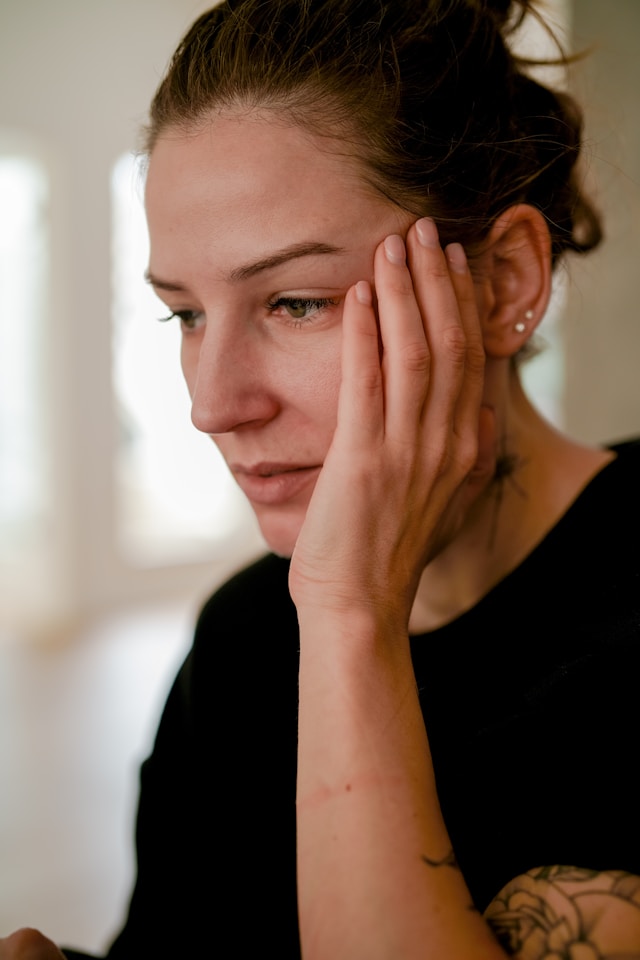 worrying-woman worrying woman